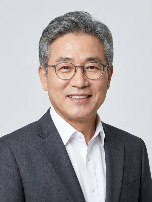 전문가 인상의 강사 프로필 예시